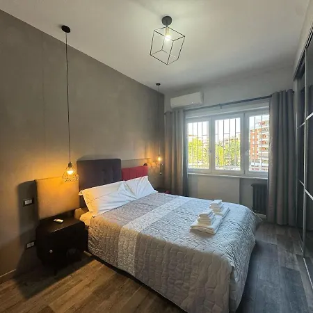 Relax & Explore Stylish In Roma