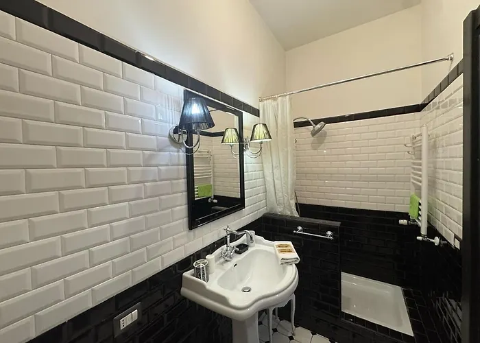 Relax & Explore Stylish In Apartment Rome